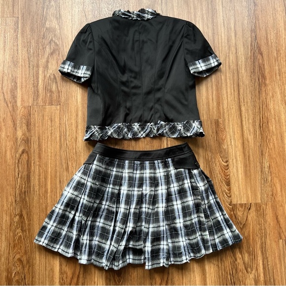 Y2k Bebe Black and White Plaid Cropped Vest Skirt Matching Set - Picture 9 of 10